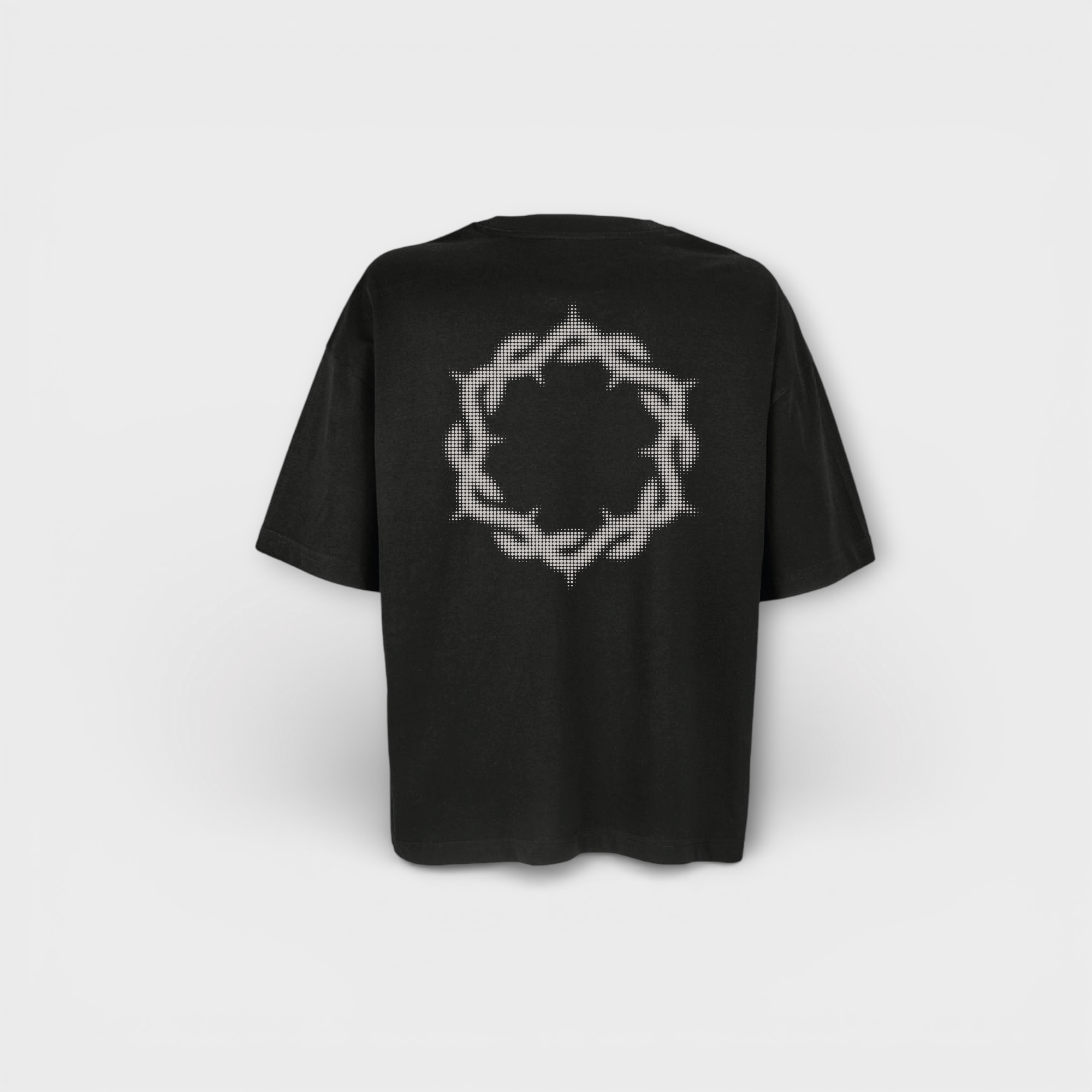 Camiseta Boxy Halftone Crown Negra — IHS Skate Religion